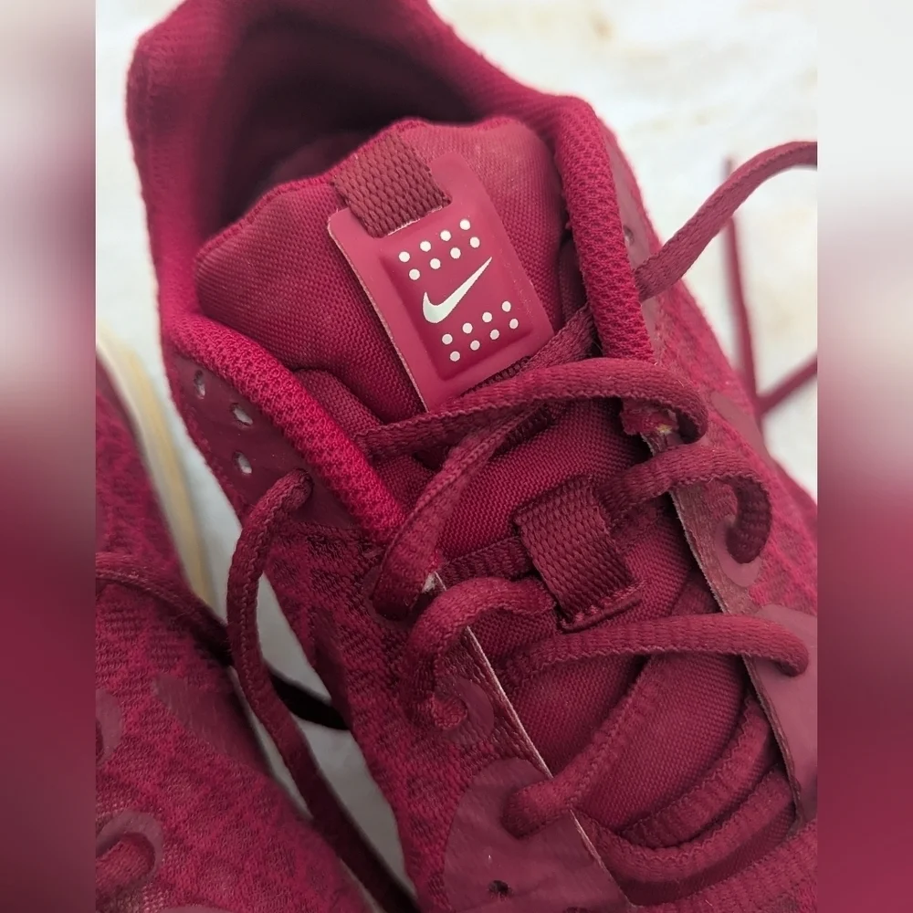 Nike Air Max Motion Red Shoes Woman's Size 7.5